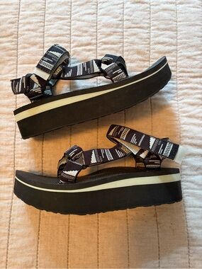 Teva Women's Black Patterned Sandals - EUC - W8